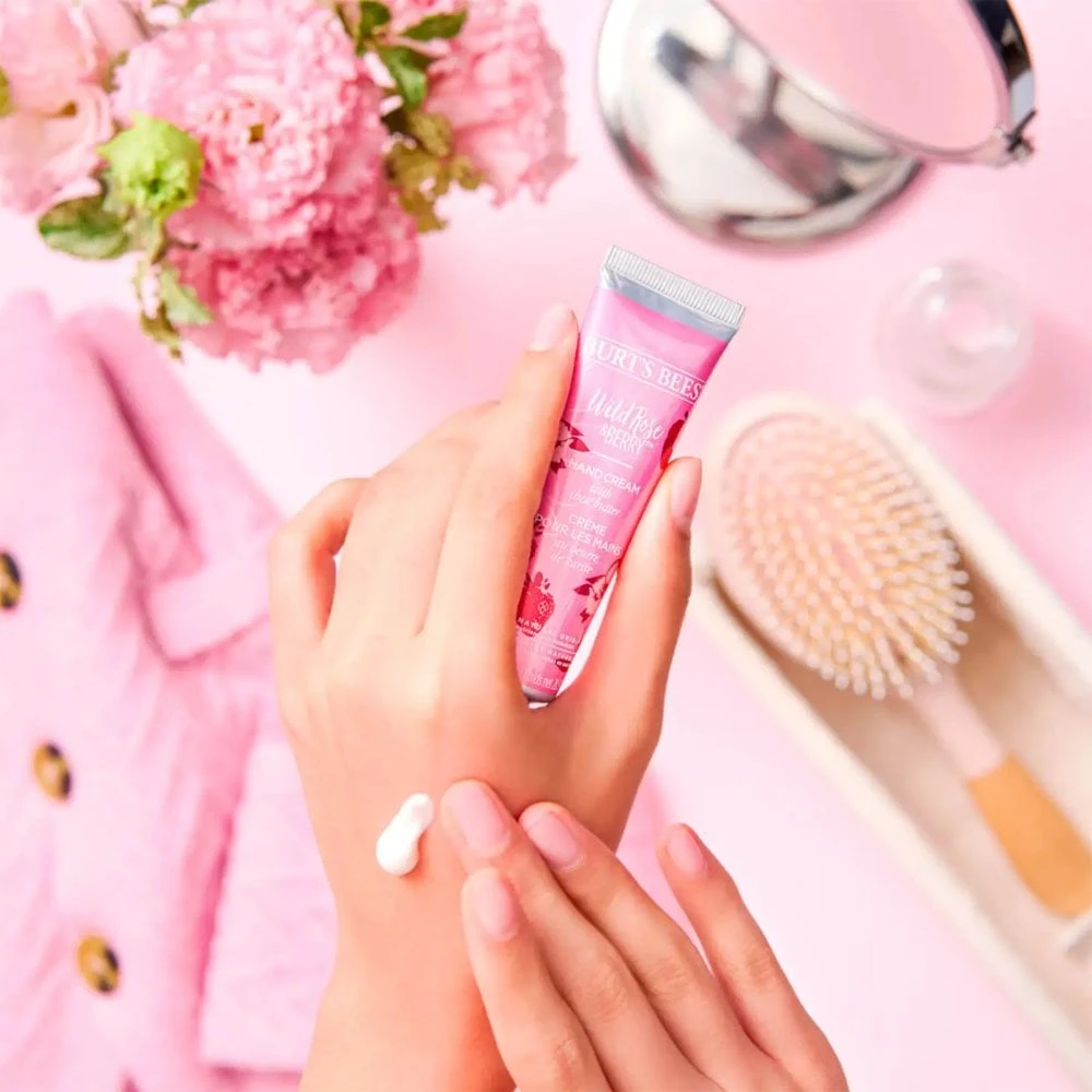 Burt's Bees Hand Cream Trio Gift Set 6 Burt's Bees Hand Cream Trio Gift Set - Image 4